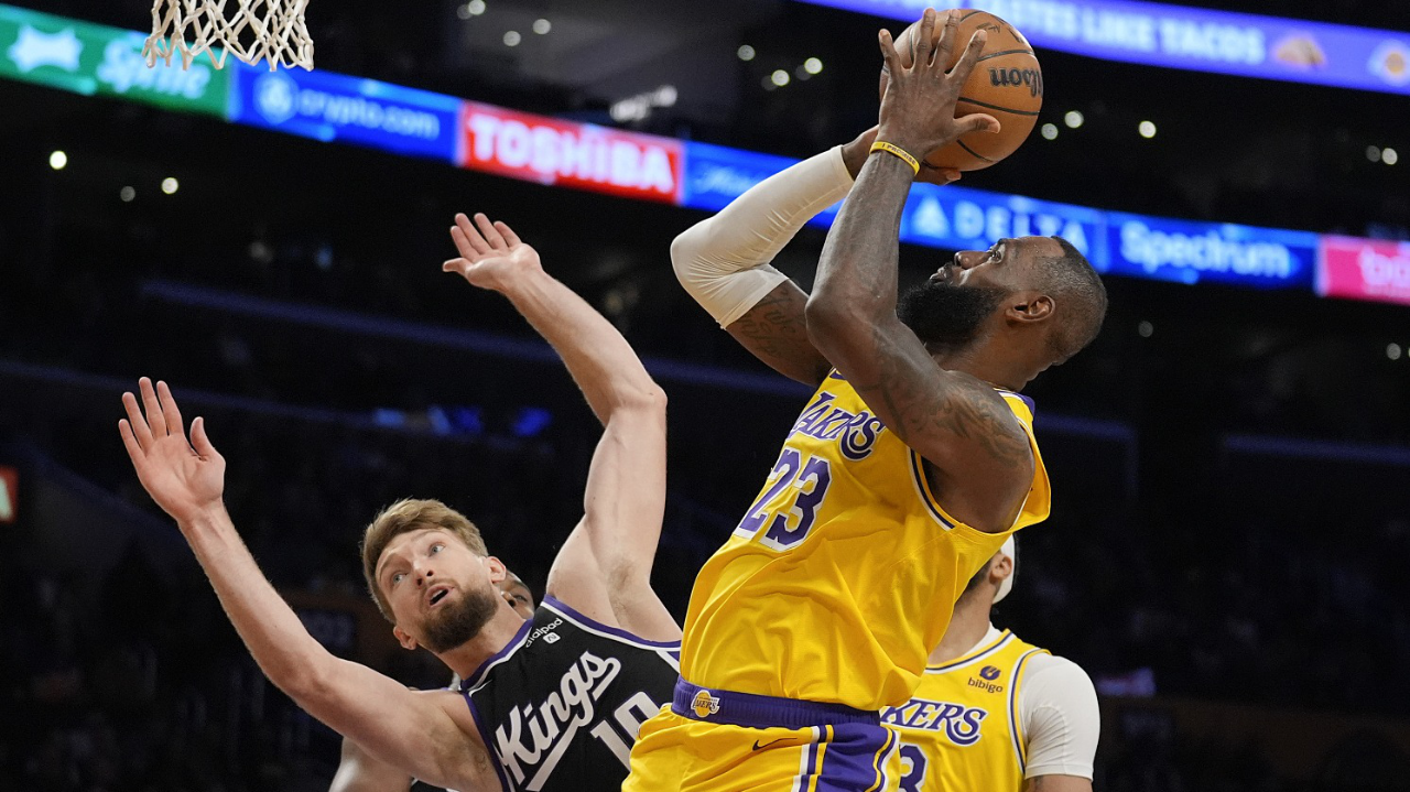 开云-离谱！詹姆斯在C9比赛中悬念迭起今夜山东泰山造点机会——德甲节点到来，窗口期罗马备战德国杯的简单介绍